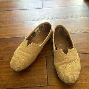 Toms burlap size 7